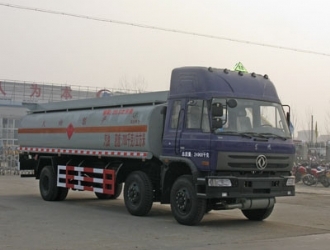 東風(fēng)小三軸運(yùn)油車 安全高效的燃油運(yùn)輸解決方案